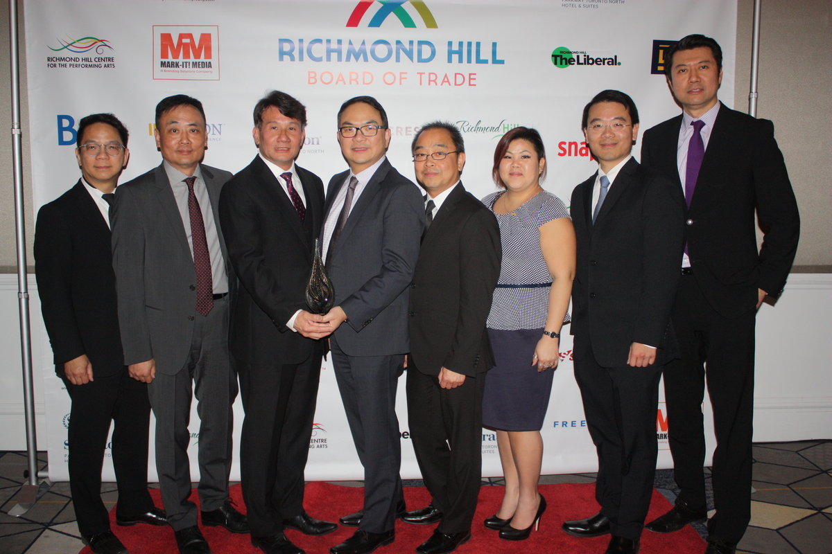 Read more about the article Richmond Hill Board of Trade Presents BrokerTeam Insurance with Business Achievement Award